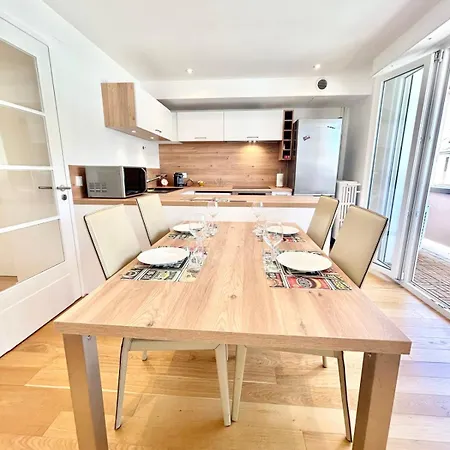 Three-room With Comforts Very Close To The Center Appartement *
