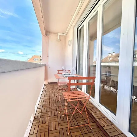 Apartmán Three-room With Comforts Very Close To The Center