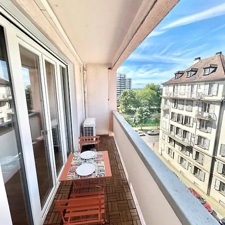 Three-room With Comforts Very Close To The Center Apartmán *