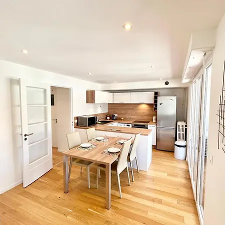 Three-room With Comforts Very Close To The Center Apartmán